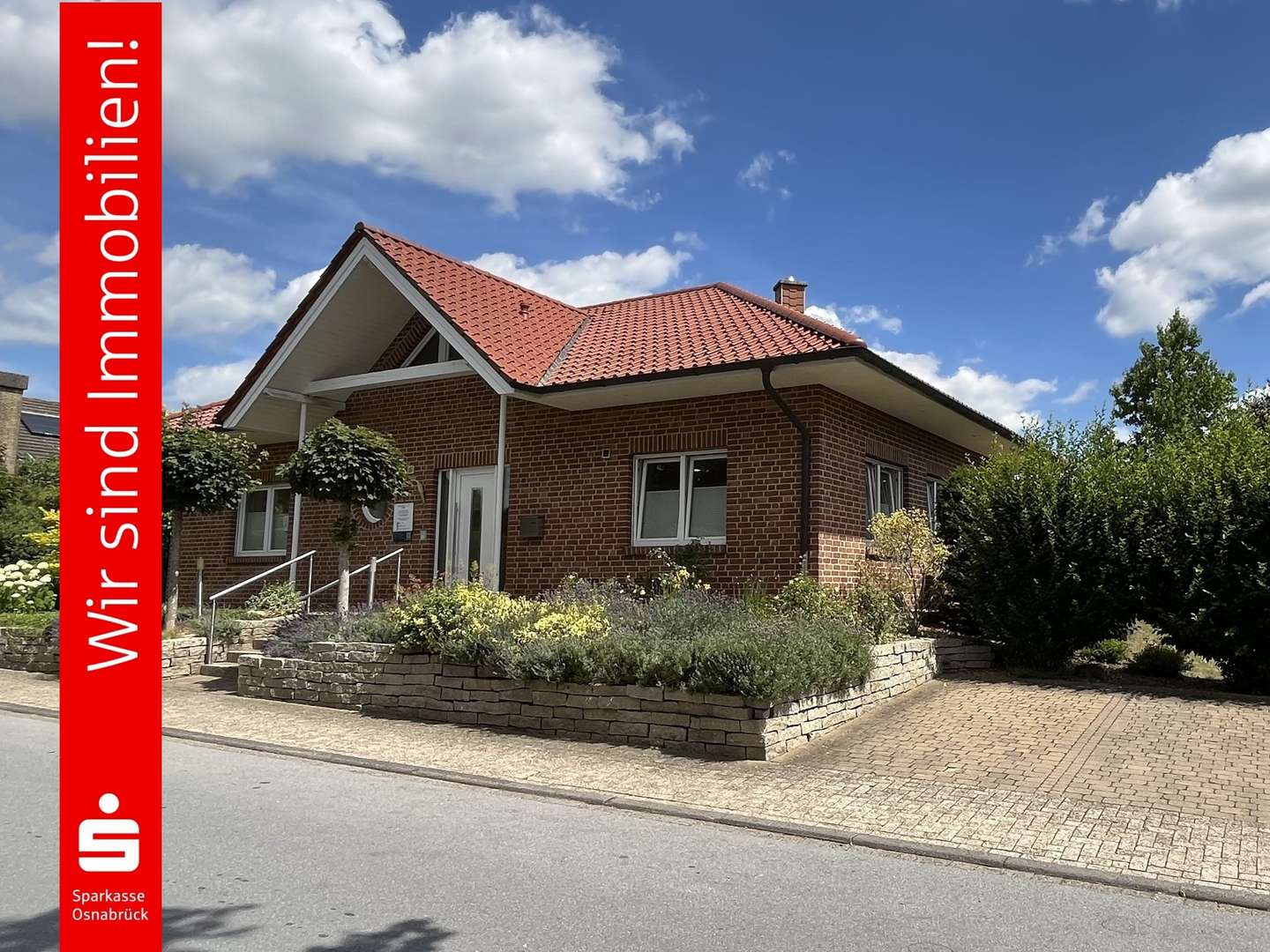 Ansicht Adlerstraße mit 3 PKW-Stellplätze Ansicht Adlerstraße mit 3 PKW-Stellplätze - in 49196 Bad Laer mit 175m² mieten