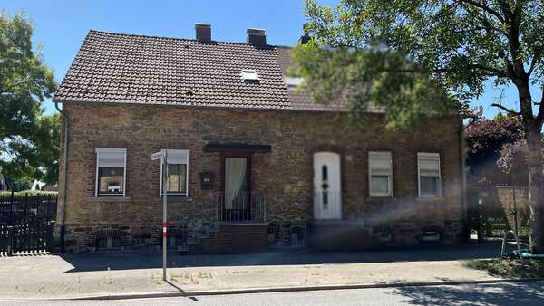 Straßenseite Straßenseite - Doppelhaushälfte in 49090 Osnabrück mit 73m² kaufen