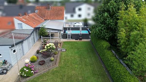 Drohnenbild Rückansicht nah Drohnenbild Rückansicht nah - Doppelhaushälfte in 49084 Osnabrück mit 110m² kaufen