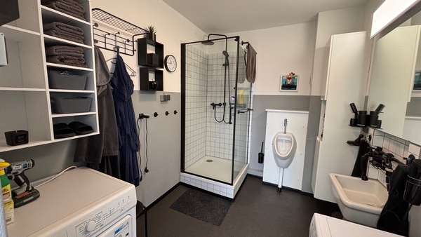 Badezimmer 2 Badezimmer 2 - Doppelhaushälfte in 49084 Osnabrück mit 110m² kaufen