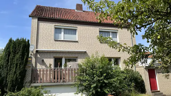 Renoviertes Zweifamilienhaus am Sonnenhügel