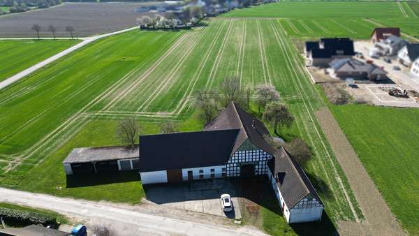 Frontansicht mit Umgebung - Resthof in 49152 Bad Essen mit 132m² kaufen