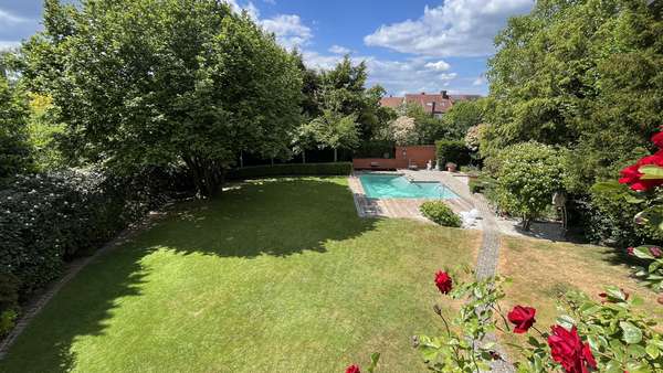 Blick in den Garten - Einfamilienhaus in 49076 Osnabrück mit 244m² kaufen