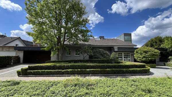Straßenansicht - Einfamilienhaus in 49076 Osnabrück mit 244m² kaufen