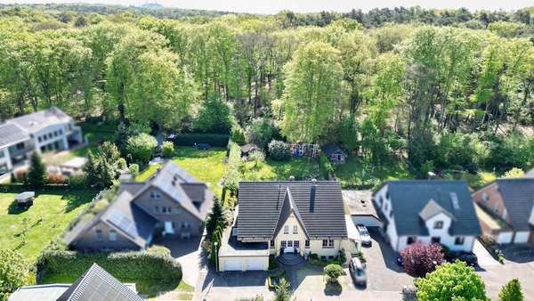 Drohnenaufnahme, Blick in die Landschaft - Doppelhaushälfte in 49134 Wallenhorst mit 167m² kaufen