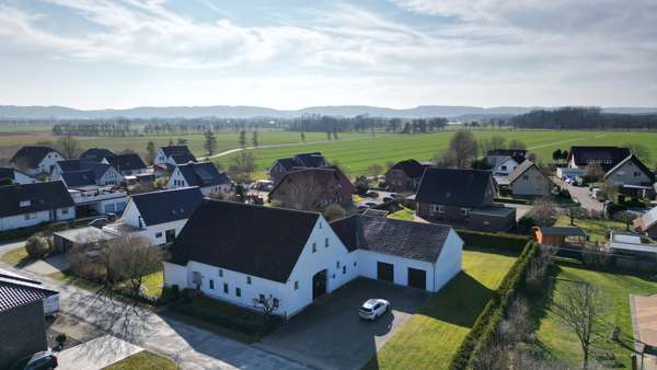 Frontansicht mit Umgebung Frontansicht mit Umgebung - Resthof in 49152 Bad Essen mit 184m² kaufen