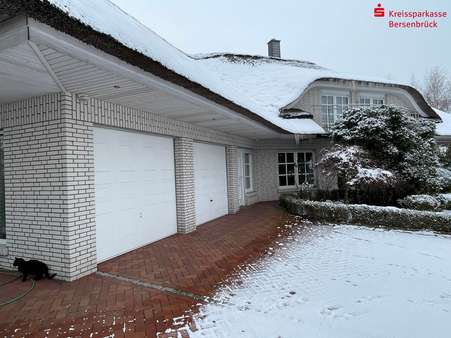 Ansicht Garagen, Nebeneingang - Villa in 49586 Merzen mit 207m² kaufen