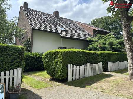 Straßenansicht - Einfamilienhaus in 49565 Bramsche mit 227m² kaufen