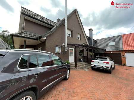 Auffahrt seitlicher Eingang - Zweifamilienhaus in 49584 Fürstenau mit 334m² günstig kaufen
