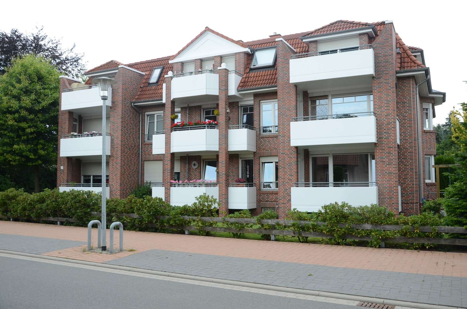 Straßenansicht - Erdgeschosswohnung in 49610 Quakenbrück mit 77m² günstig kaufen