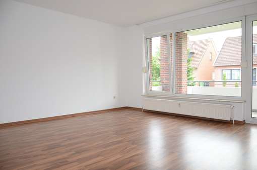 Wohnzimmer - Erdgeschosswohnung in 49610 Quakenbrück mit 77m² günstig kaufen