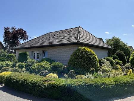 Außenansicht Außenansicht - Bungalow in 26871 Papenburg mit 78m² kaufen