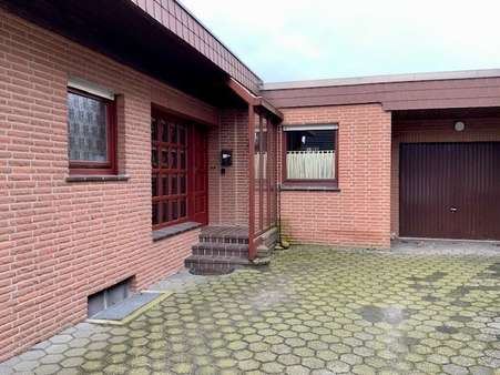 Eingangsbereich und Garage - Einfamilienhaus in 49809 Lingen mit 185m² kaufen