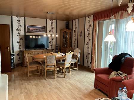 Wohn- und Esszimmer Wohn- und Esszimmer - Zweifamilienhaus in 26871 Aschendorf mit 153m² kaufen
