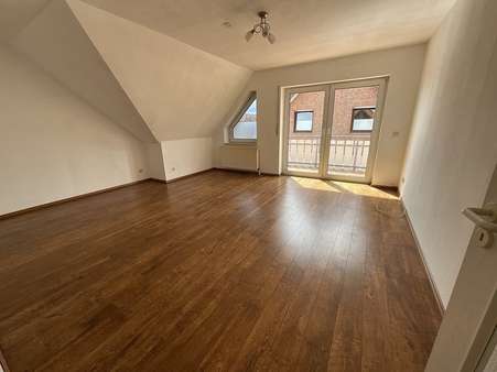 Wohnzimmer - Etagenwohnung in 49733 Haren mit 74m² kaufen