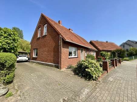 Straßenansicht - Doppelhaushälfte in 49808 Lingen mit 107m² kaufen