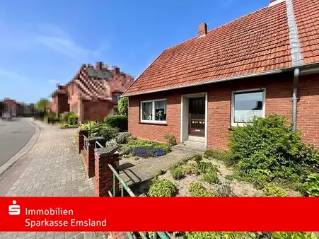 Beliebte innerstädtische Wohnlage: Alte Doppelhaushälfte auf großem Grundstück in Lingen