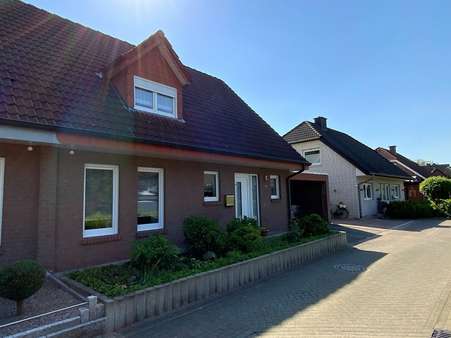 Straßenansicht - Doppelhaushälfte in 49809 Lingen mit 118m² kaufen