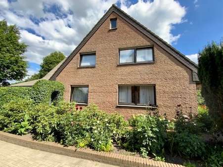 Giebelansicht von Westen - Einfamilienhaus in 49809 Lingen mit 238m² kaufen