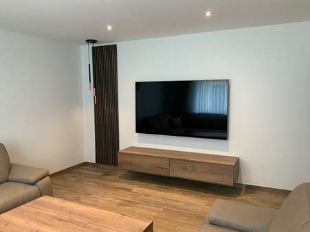 Wohnzimmer - Doppelhaushälfte in 26810 Westoverledingen mit 140m² günstig kaufen