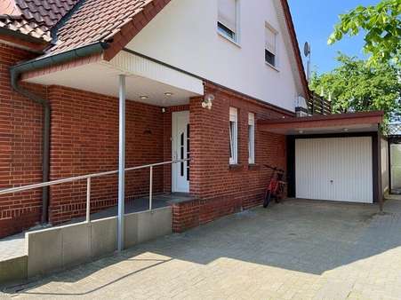 Eingangsbereich und Garage - Einfamilienhaus in 49808 Lingen mit 167m² kaufen