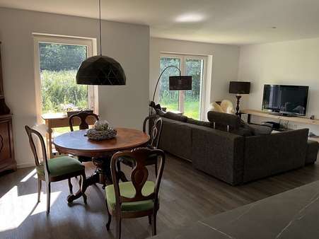 Wohn- und Esszimmer Wohn- und Esszimmer - Erdgeschosswohnung in 26871 Papenburg mit 101m² kaufen