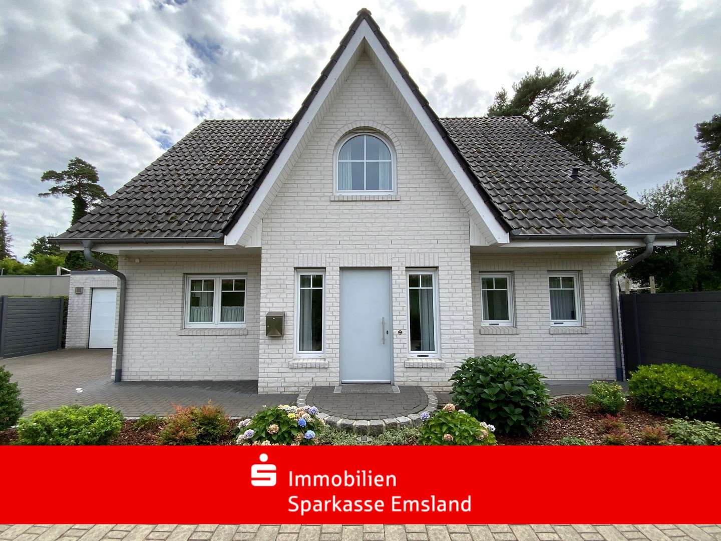 Ansicht von Norden - Straßenansicht - Einfamilienhaus in 49808 Lingen mit 150m² kaufen