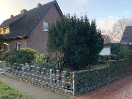 Giebelansicht - Doppelhaushälfte in 49716 Meppen mit 100m² günstig kaufen