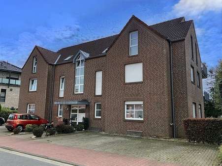 Straßenansicht Straßenansicht - Dachgeschosswohnung in 49716 Meppen mit 71m² kaufen