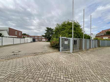 gesicherte Toreinfahrt gesicherte Toreinfahrt - Büro in 48529 Nordhorn mit 948m² mieten