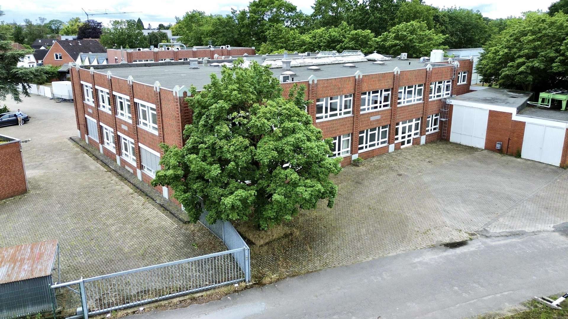Rückansicht zum Bahnhof Rückansicht zum Bahnhof - Büro in 48529 Nordhorn mit 941m² mieten