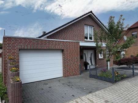 Außenansicht vorne - Einfamilienhaus in 48529 Nordhorn mit 195m² kaufen
