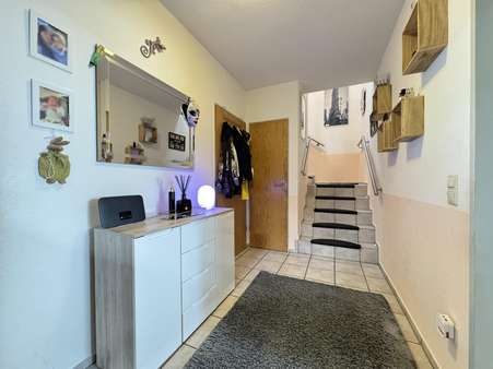 Flur - Doppelhaushälfte in 48455 Bad Bentheim mit 110m² kaufen