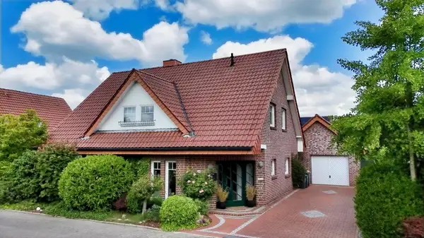 Großzügiges Einfamilienhaus mit großem Garten in guter Lage von Lohne 