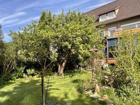 Blick auf die Terrasse - Reihenendhaus in 38448 Wolfsburg mit 130m² kaufen
