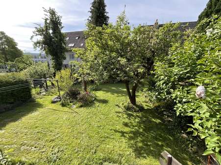 Blick in den Garten - Reihenendhaus in 38448 Wolfsburg mit 130m² kaufen
