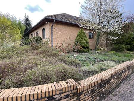 Seitenansicht - Einfamilienhaus in 38442 Wolfsburg mit 124m² kaufen
