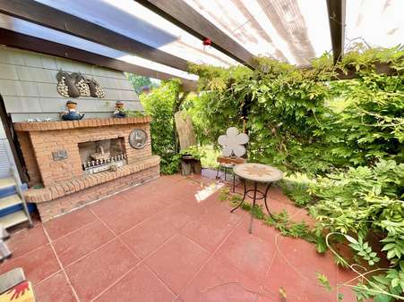 überdachte Terrasse mit Außenkamin überdachte Terrasse mit Außenkamin - Haus in 38518 Gifhorn mit 52m² kaufen