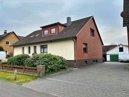 Außenansicht - Zweifamilienhaus in 29313 Hambühren mit 214m² kaufen