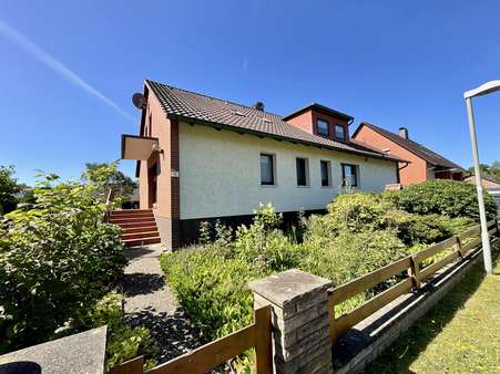 Impression Außen - Zweifamilienhaus in 29313 Hambühren mit 214m² kaufen