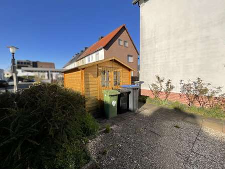 Gerätehäuschen und Mülltonnen Stellplatz - Reihenendhaus in 38446 Wolfsburg mit 126m² kaufen