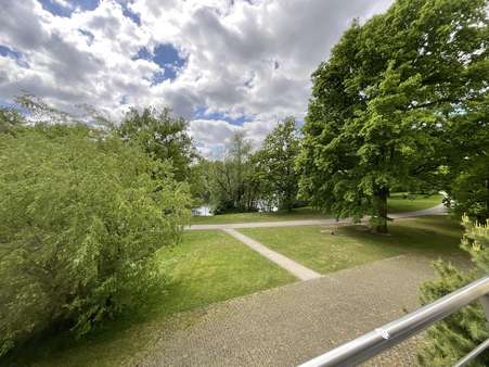 Blick vom Balkon - Erdgeschosswohnung in 38448 Wolfsburg mit 61m² kaufen