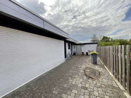 Seitenansicht - Bungalow in 38524 Sassenburg mit 155m² kaufen