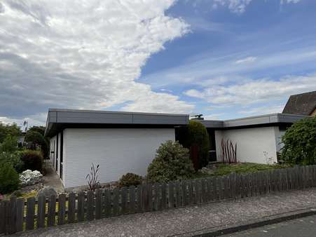 Straßenansicht - Bungalow in 38524 Sassenburg mit 155m² kaufen