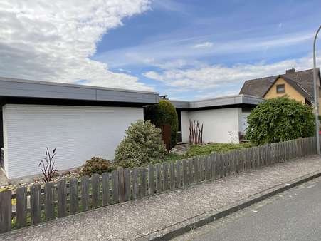 Straßenansicht - Bungalow in 38524 Sassenburg mit 155m² kaufen