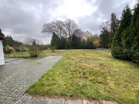 Blick in den Garten - Doppelhaushälfte in 38442 Wolfsburg mit 128m² kaufen