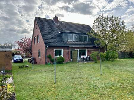 Blick aus dem Garten - Zweifamilienhaus in 29320 Hermannsburg mit 207m² kaufen