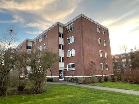 Hauseingang - Etagenwohnung in 38440 Wolfsburg mit 67m² günstig kaufen