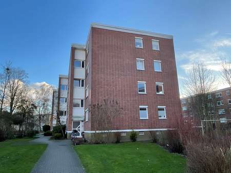 Weg zum Haus - Etagenwohnung in 38440 Wolfsburg mit 67m² günstig kaufen