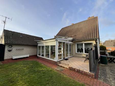 Blick auf Terrasse und Wintergarten - Einfamilienhaus in 29365 Sprakensehl mit 91m² günstig kaufen